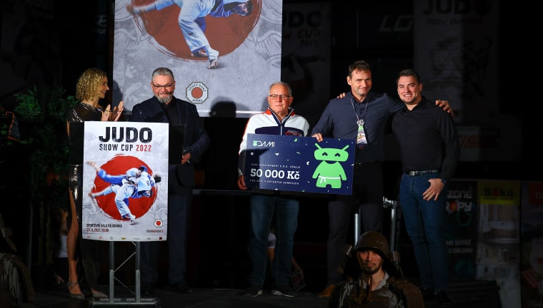 Letos jsme pomohli na akci Judo Show Cup 2022 a přispěli tam, kde je to potřeba 👉 dětem v dětských domovech!